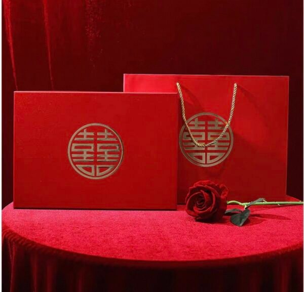 Red handmade gift box (1)